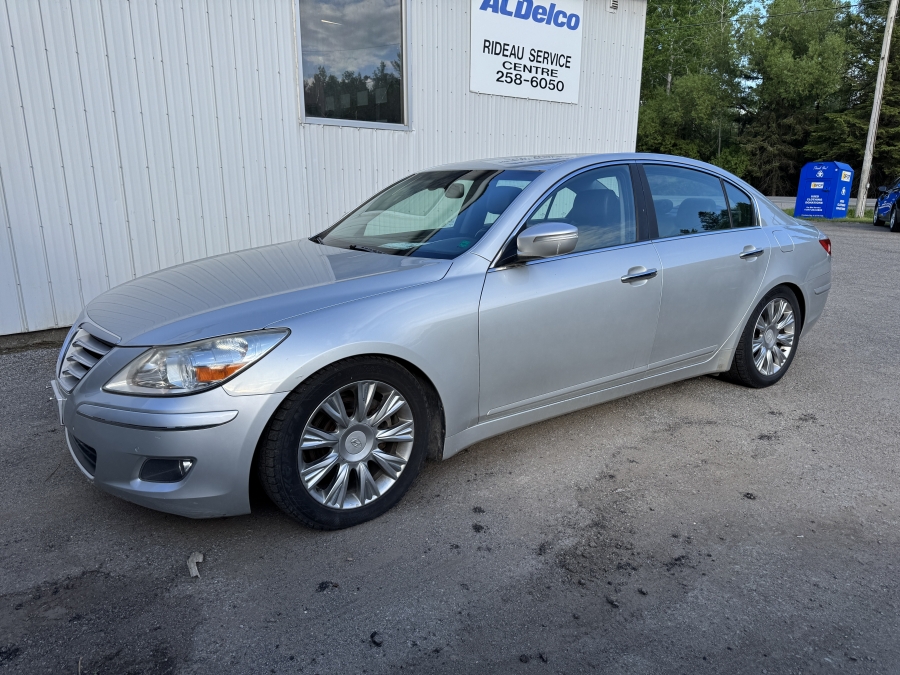 Hyundai Genesis 3.8 RWD 2011