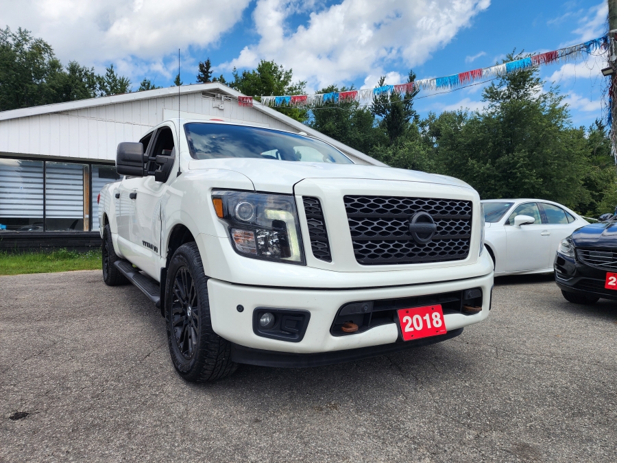 White 2018 Nissan Titan Pickup Truck Four-Wheel Drive Automatic