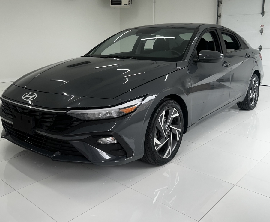 Gray 2025 Hyundai Elantra Sedan Front-Wheel Drive Continuously Variable Transmission