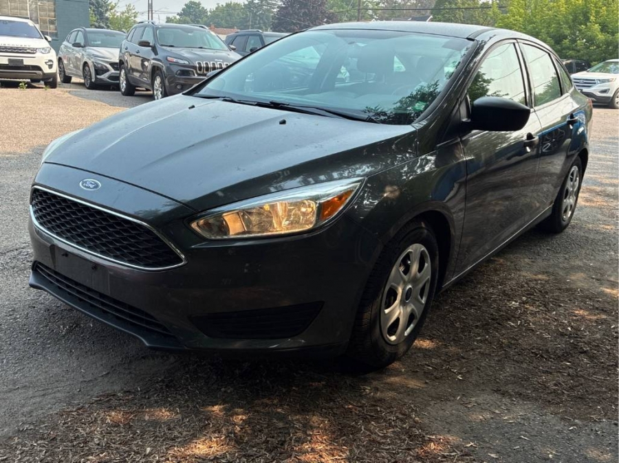Gray 2015 Ford Focus Sedan Front-Wheel Drive Manual