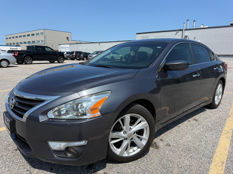 Gray 2013 Nissan Altima Sedan Front-Wheel Drive Automatic