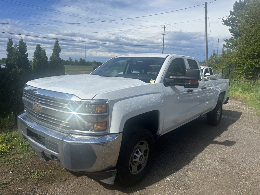 White 2018 Chevrolet Silverado 2500HD Pickup Truck Four-Wheel Drive 6-Speed Automatic