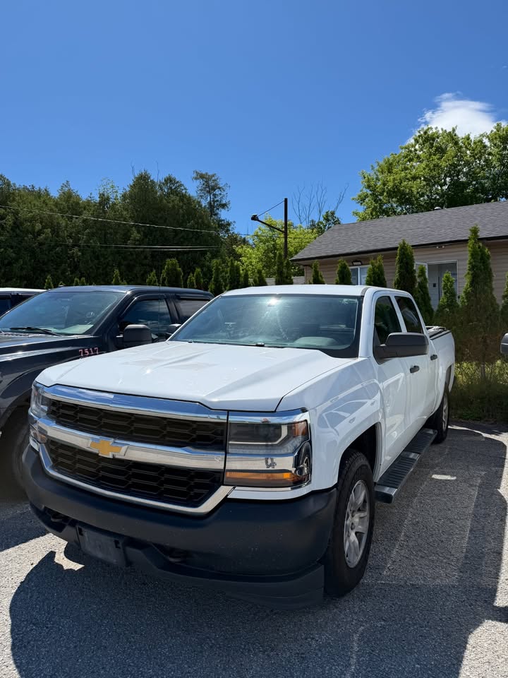 BRIGHT WHITE 2018 Chevrolet Silverado 1500 Pickup Truck Four-Wheel Drive 6-Speed Automatic